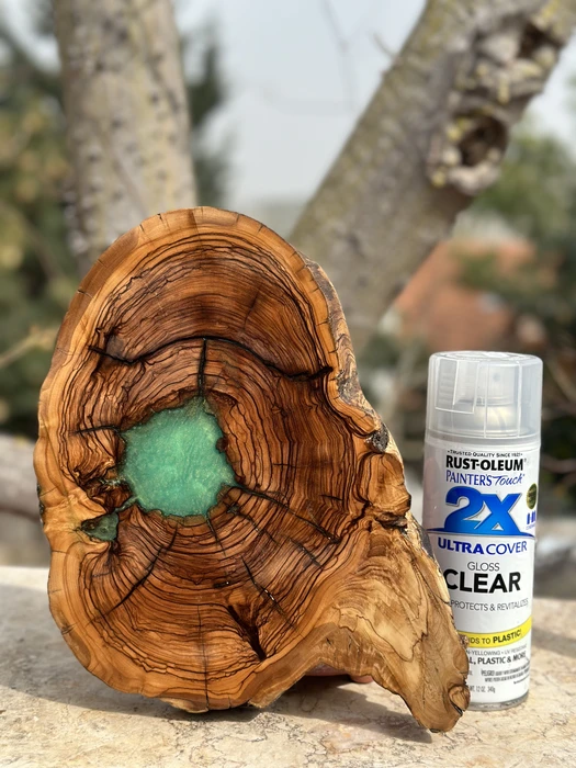 פלטת עץ עם אפוקסי