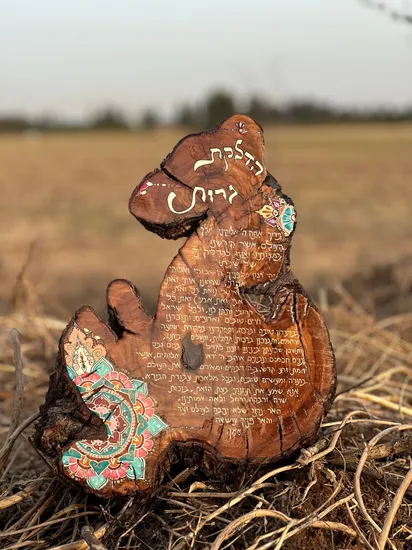 ברכת הדלקת נרות מעוצבת על עץ