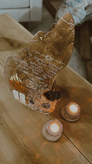 הדלקת נרות על עץ "האשה שלי"